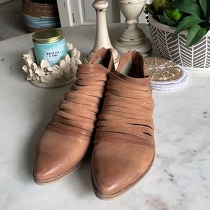 Free People “Lost Valley” boot size 38 🌼